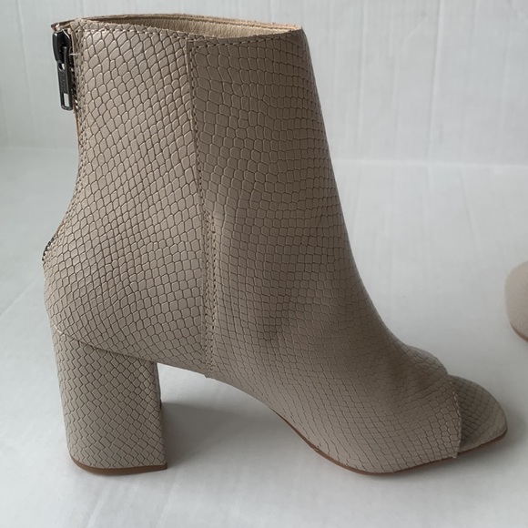 Matisse Melaney Ivory/Taupe Snake Open-Toe Bootie EUC!! Size 7 - Picture 10 of 14